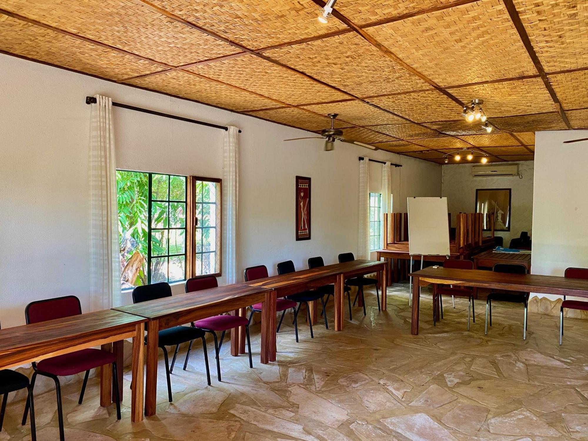 Tambuti Lodge Rundu Eksteriør billede