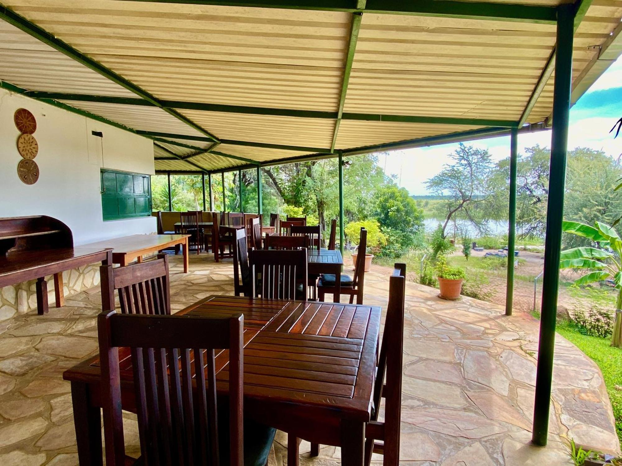Tambuti Lodge Rundu Eksteriør billede
