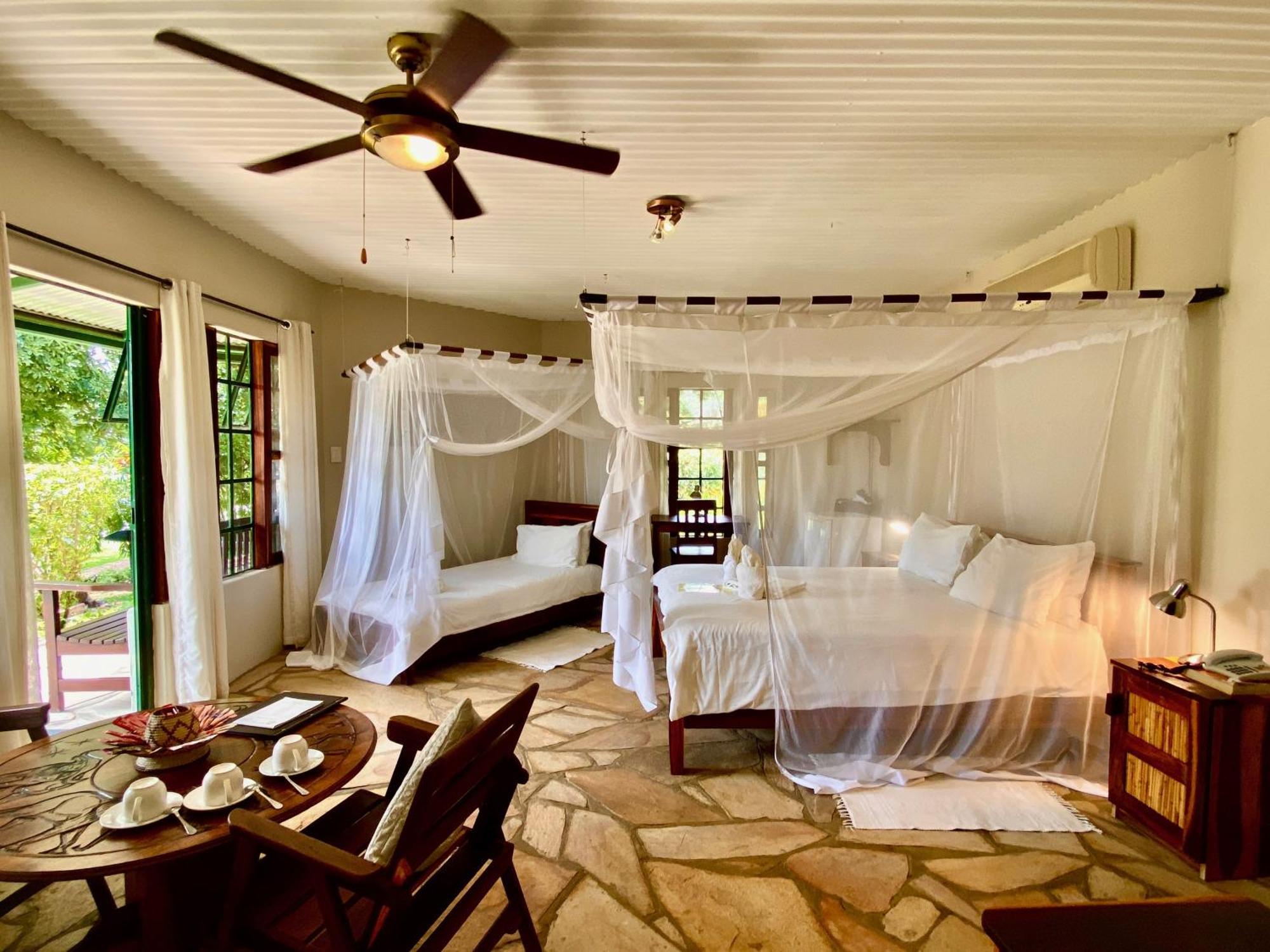 Tambuti Lodge Rundu Eksteriør billede