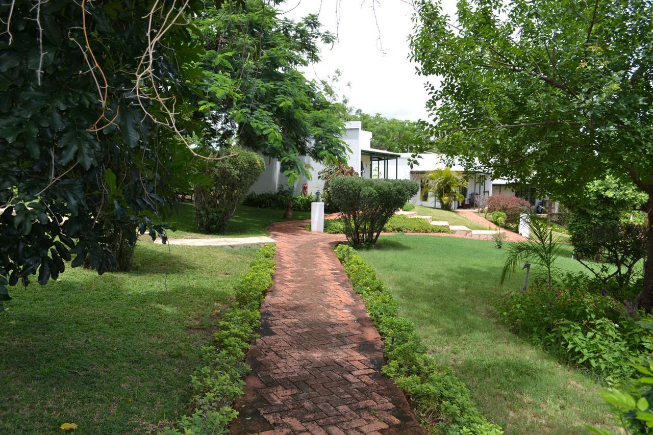 Tambuti Lodge Rundu Eksteriør billede