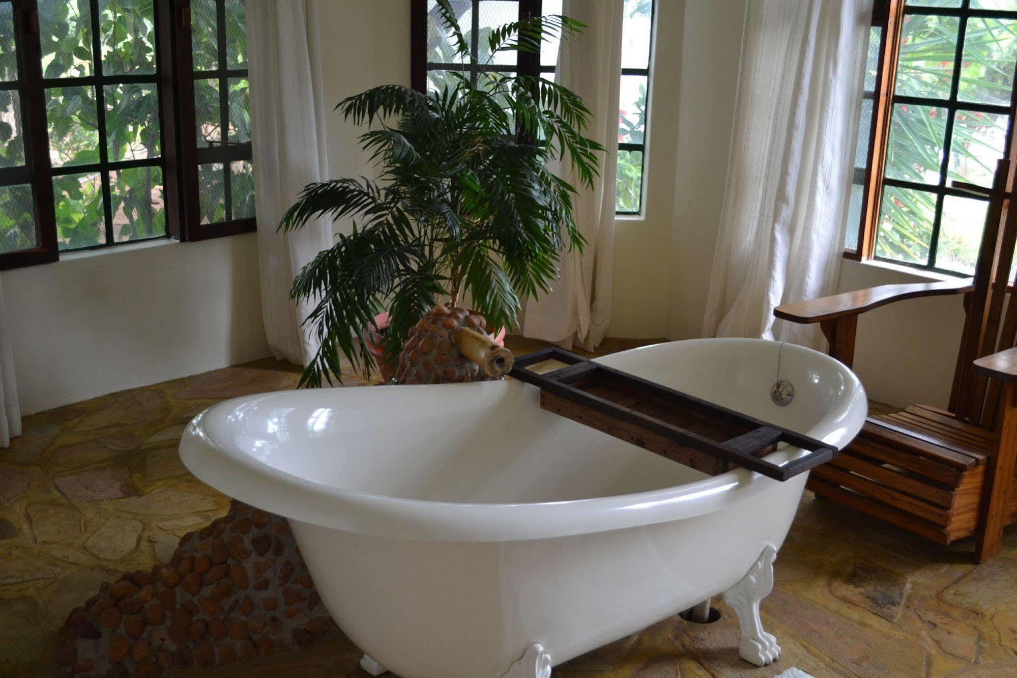 Tambuti Lodge Rundu Eksteriør billede