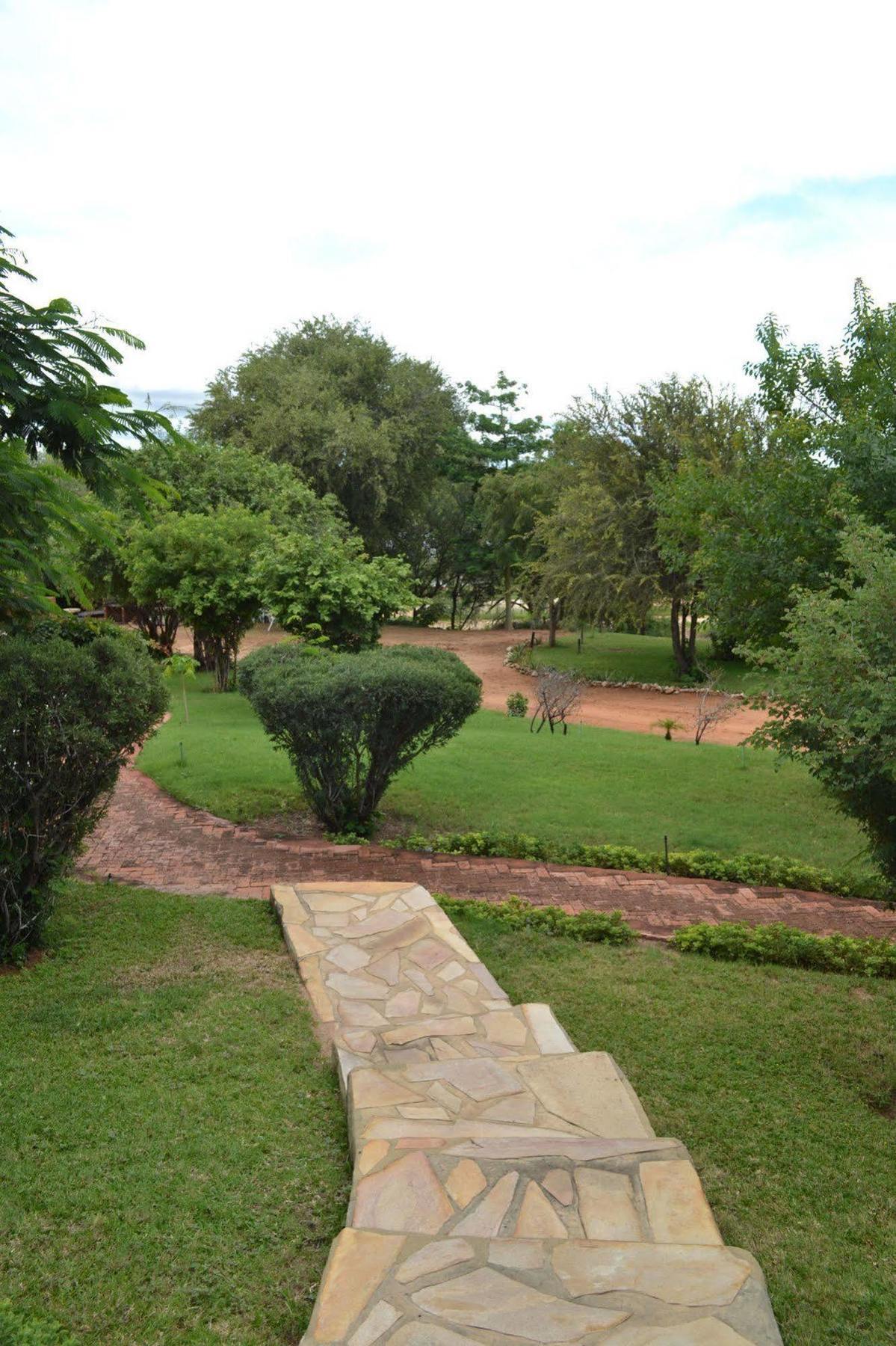 Tambuti Lodge Rundu Eksteriør billede